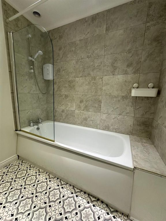 Property photo 1 of 15 Bathroom.Jpg