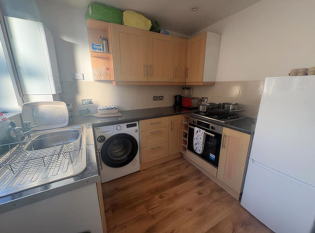 Property photo 3 of 6 Kitchen