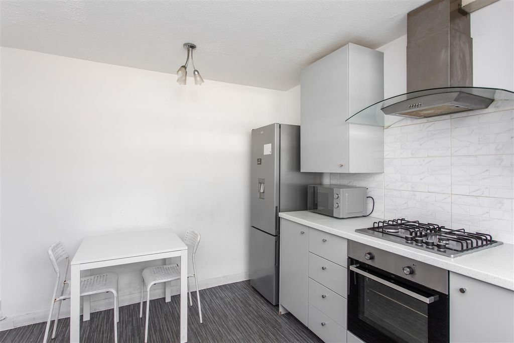 Property photo 3 of 19 Kitchen