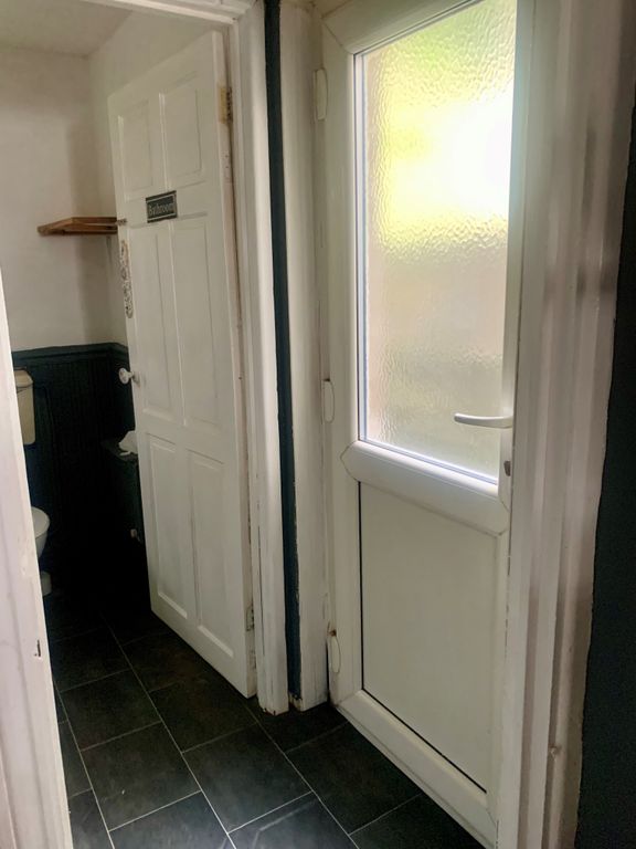 Property photo 2 of 9 27 Cwmbath Road