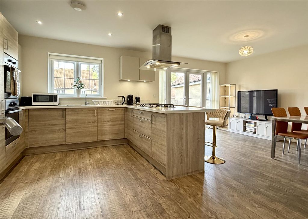 Property photo 2 of 19 Tempimagejeqmah.Jpg