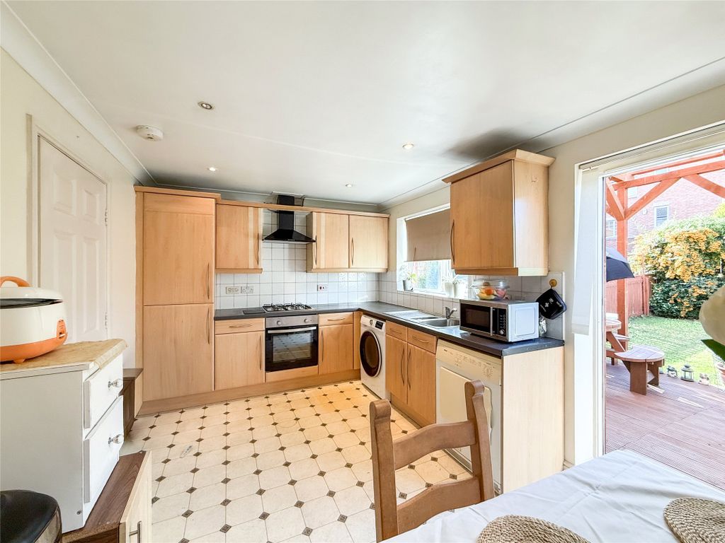 Property photo 3 of 19 Dining Kitchen