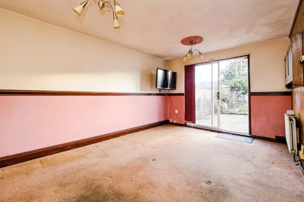 Additional image 7 of 2 bed maisonette for saleFyfield Road, Rainham RM13