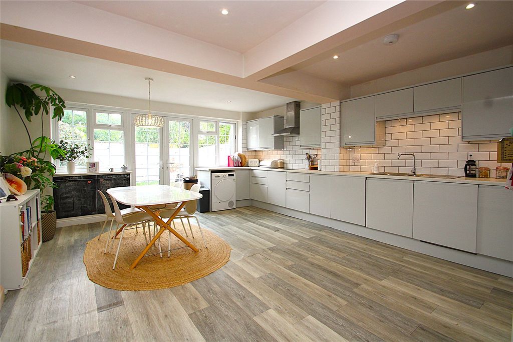 Property photo 2 of 11 Picture No. 05