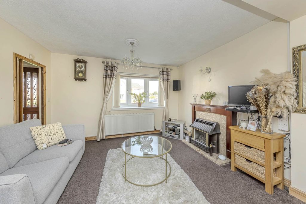 Property photo 3 of 26