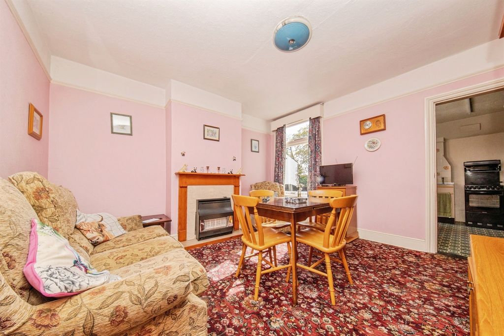 Property photo 3 of 14