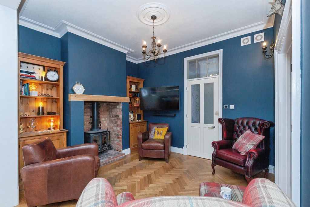 Property photo 3 of 22 Lounge