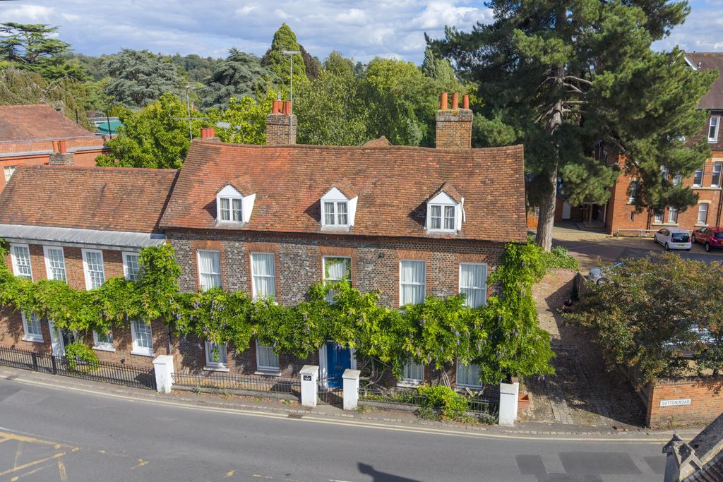 Property photo 2 of 23 Eastgate House, Sutton Rd, Sl6 9Su Drone-2