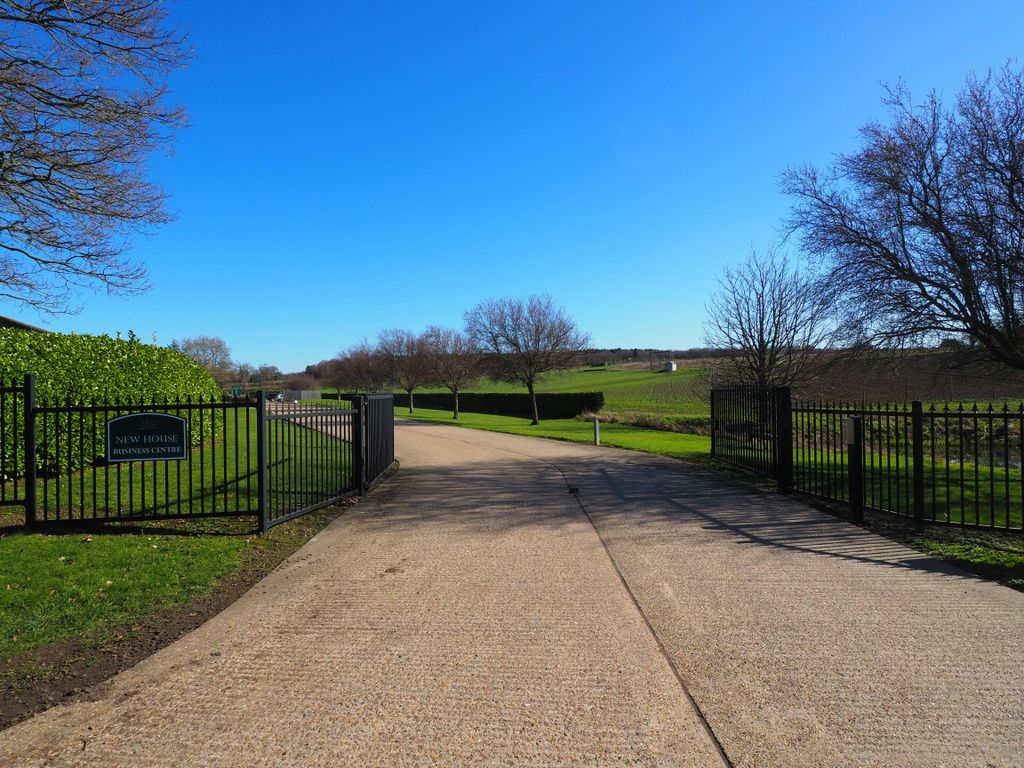 Property photo 3 of 8 P2260016.Jpg