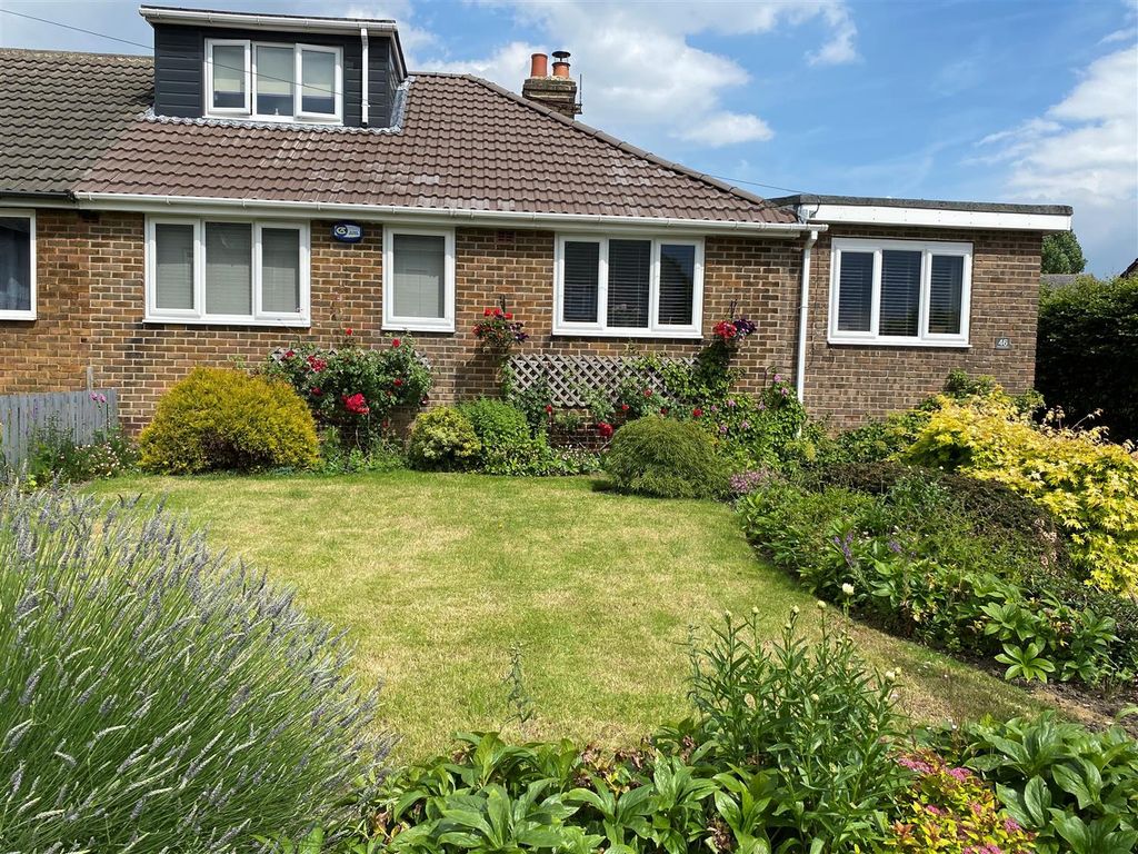 Property photo 1 of 27 Moorside Front.Jpg