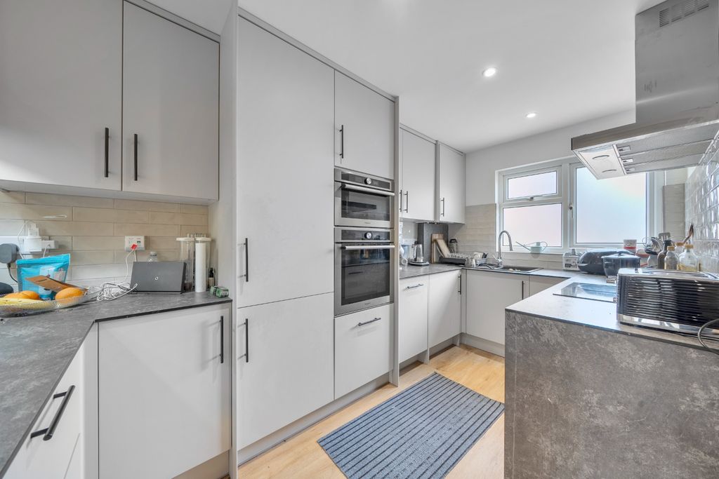 Property photo 3 of 19 4322806