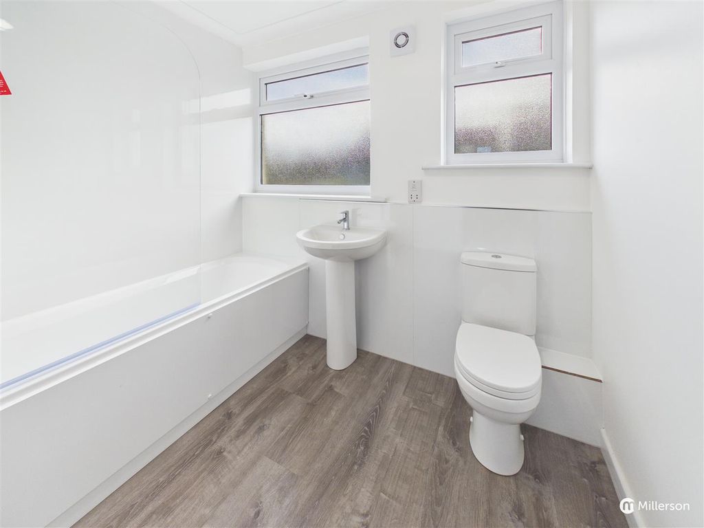 Property photo 3 of 14 Bathroom