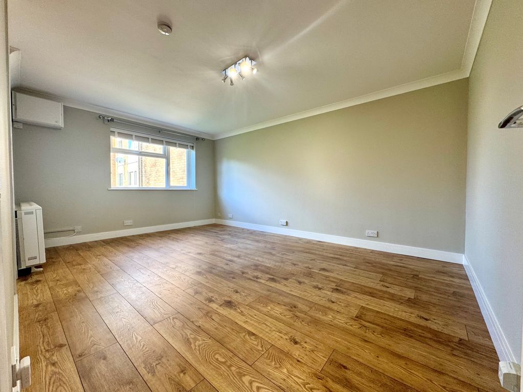 Property photo 3 of 7 Gallery