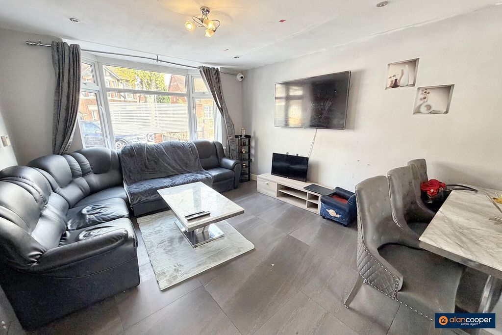 Property photo 2 of 13 2022751