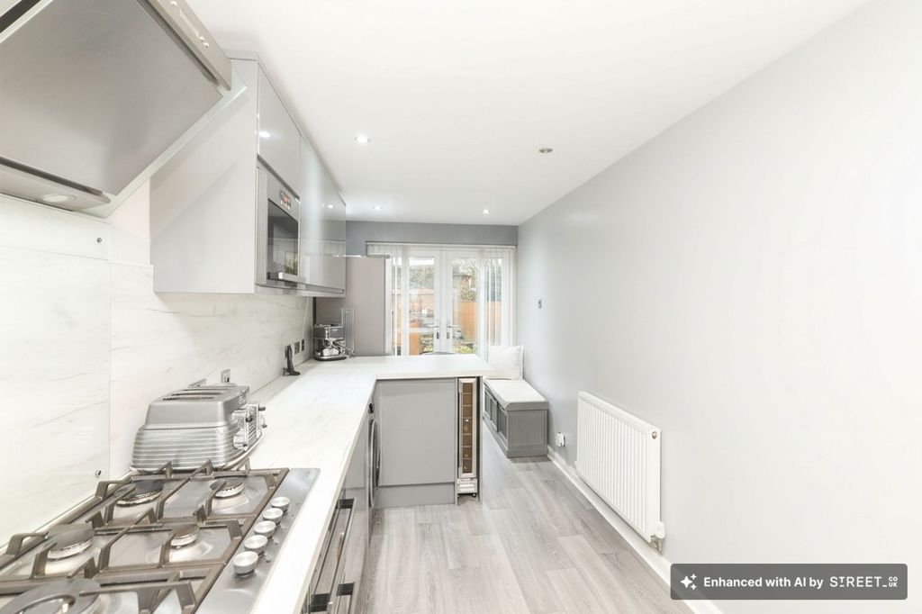 Property photo 3 of 25