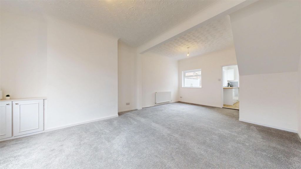 Property photo 3 of 21 Kitchener Street Reception Room