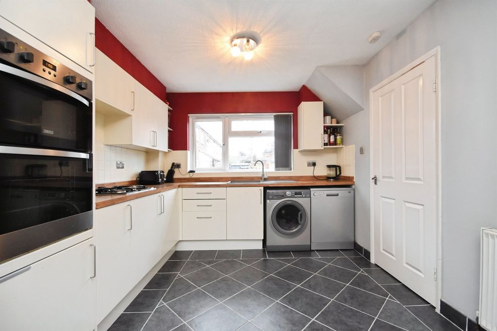 Property photo 2 of 21