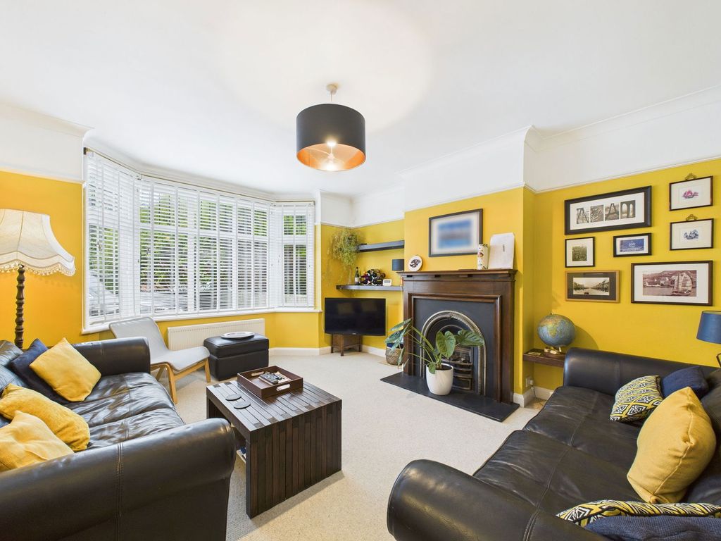 Property photo 2 of 25