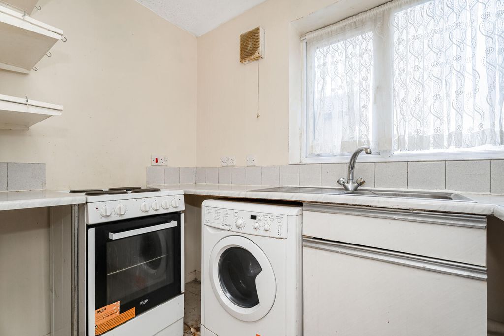 Property photo 2 of 18 Kitchen