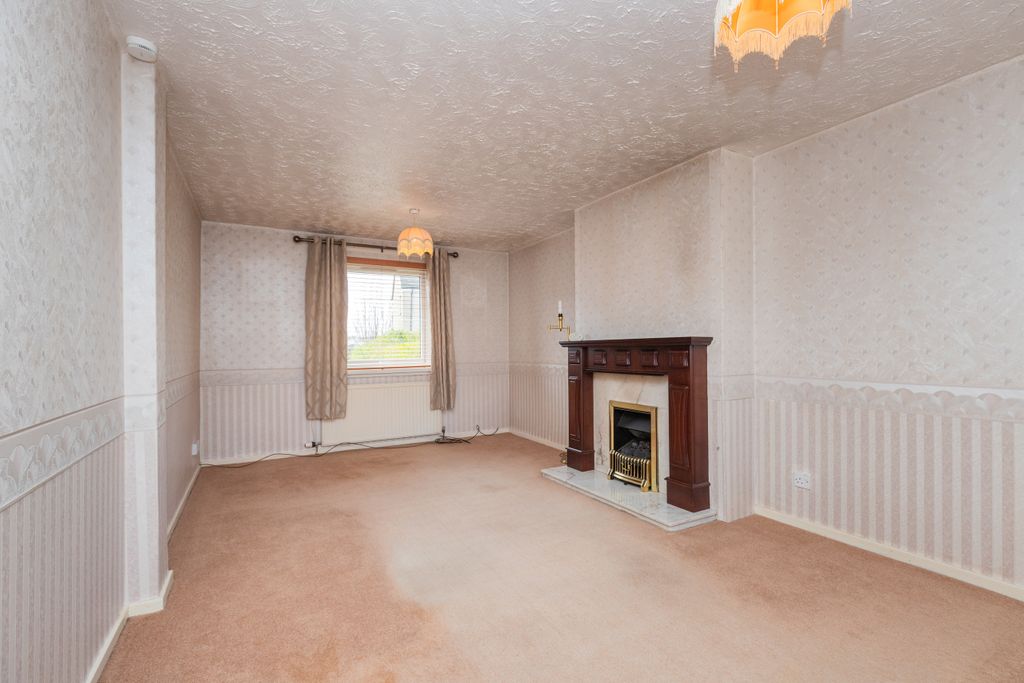 Property photo 2 of 16 49 Oliphant Crescent, Pa2 0Da-4