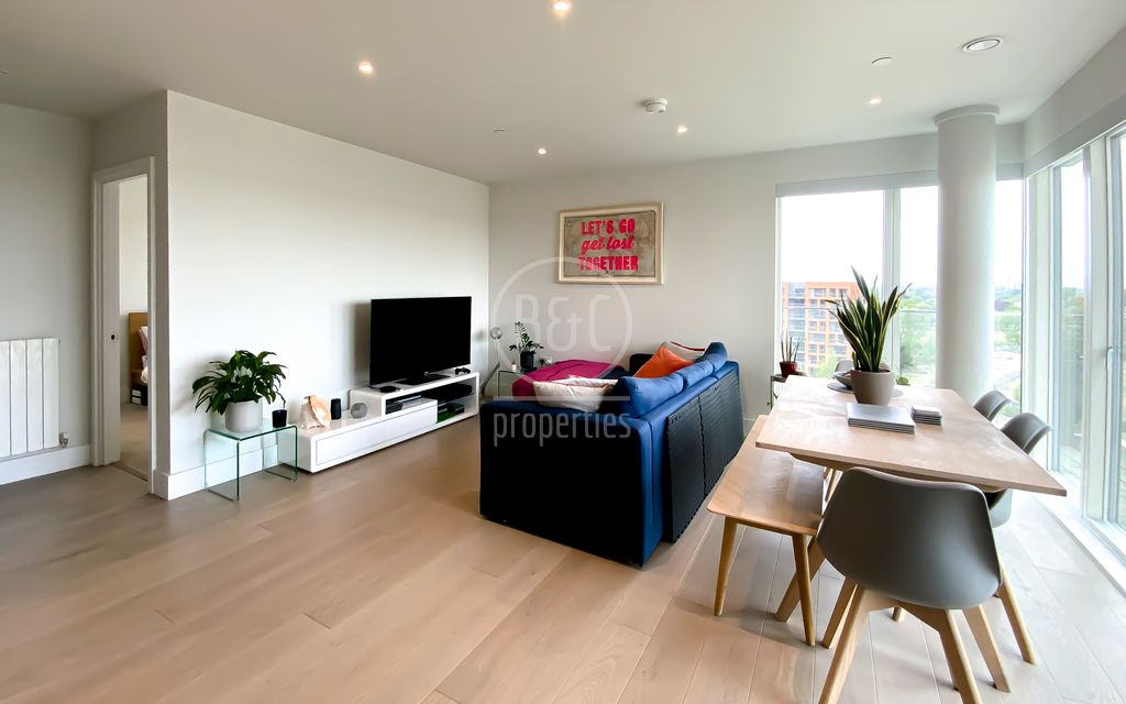 Property photo 1 of 8 Photo 01