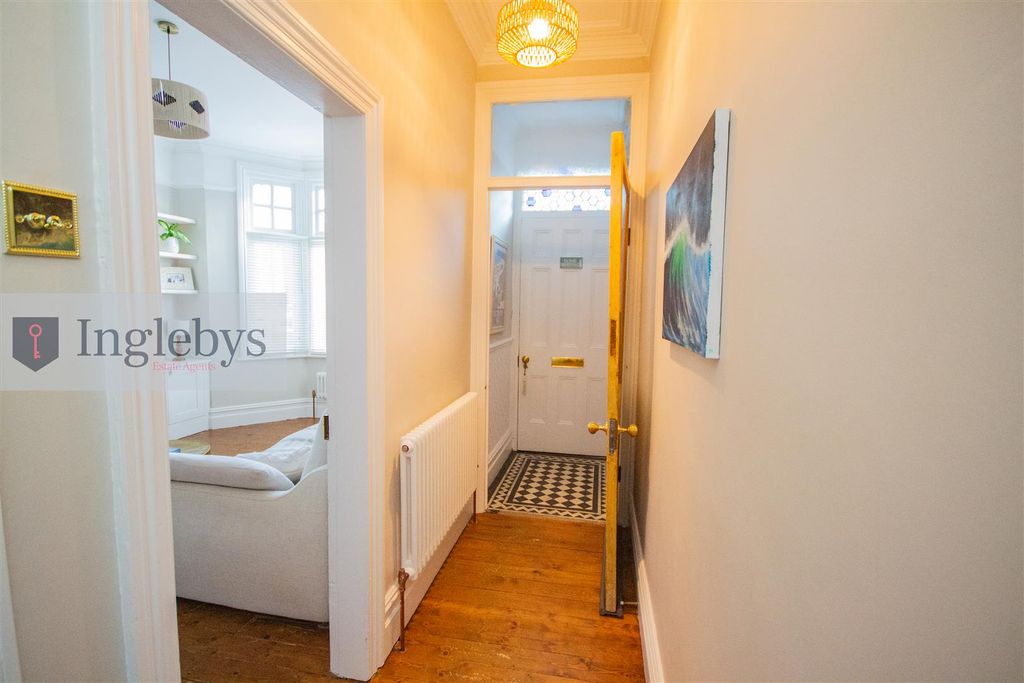 Property photo 3 of 27