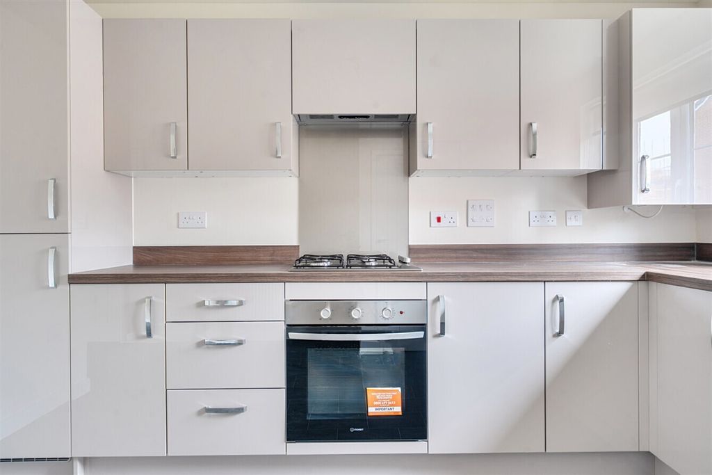 Property photo 2 of 11 Kitchen