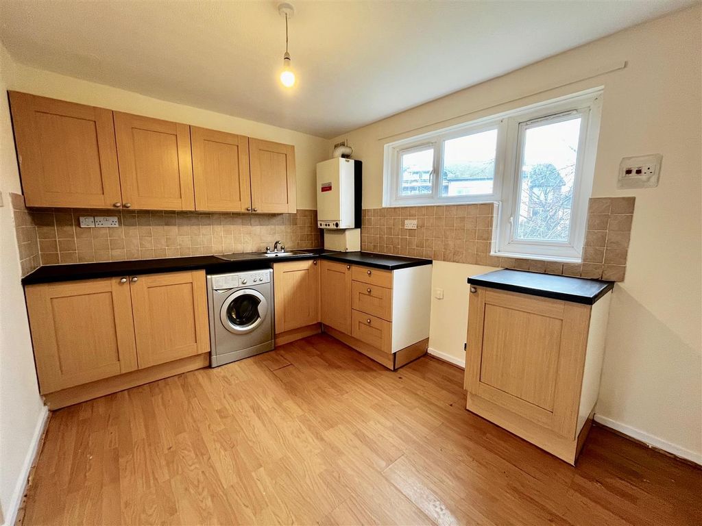 Property photo 3 of 9 Kitchen