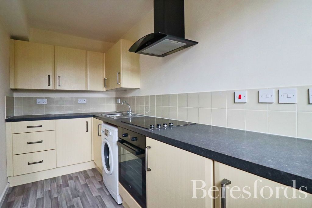 Property photo 3 of 6 Kitchen