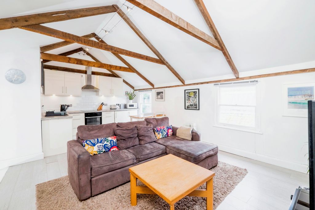 Property photo 1 of 17 Photography