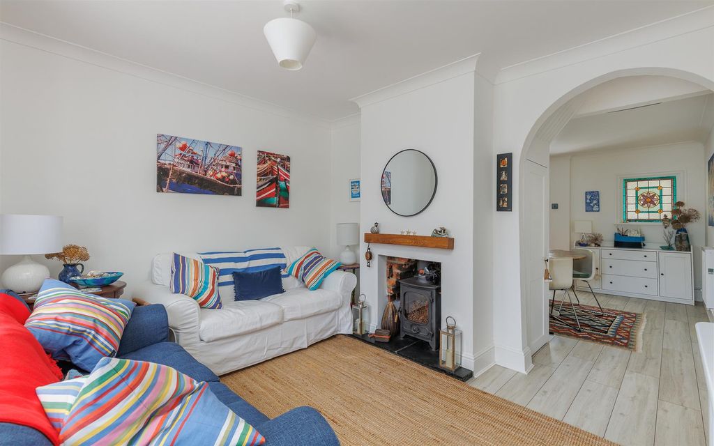 Property photo 2 of 21 Sitting Room