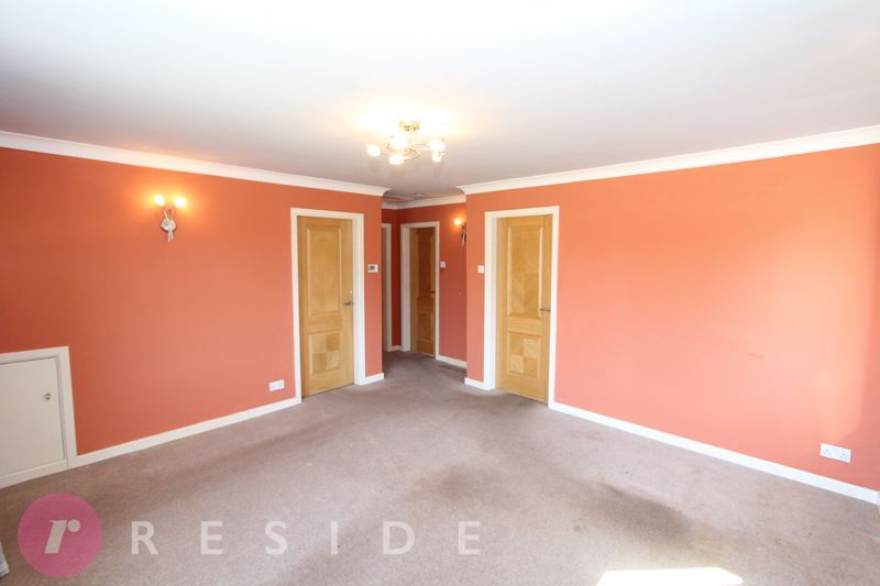 Property photo 2 of 16 Lounge