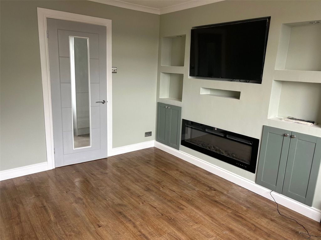 Property photo 2 of 14 Lounge