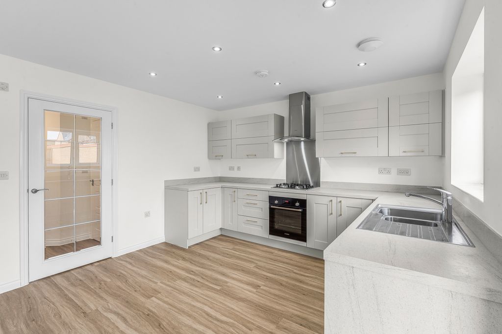 Property photo 3 of 14 Kitchen Area