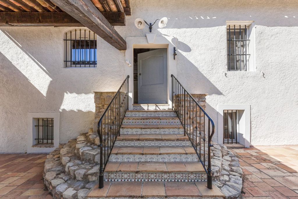 Property photo 3 of 36