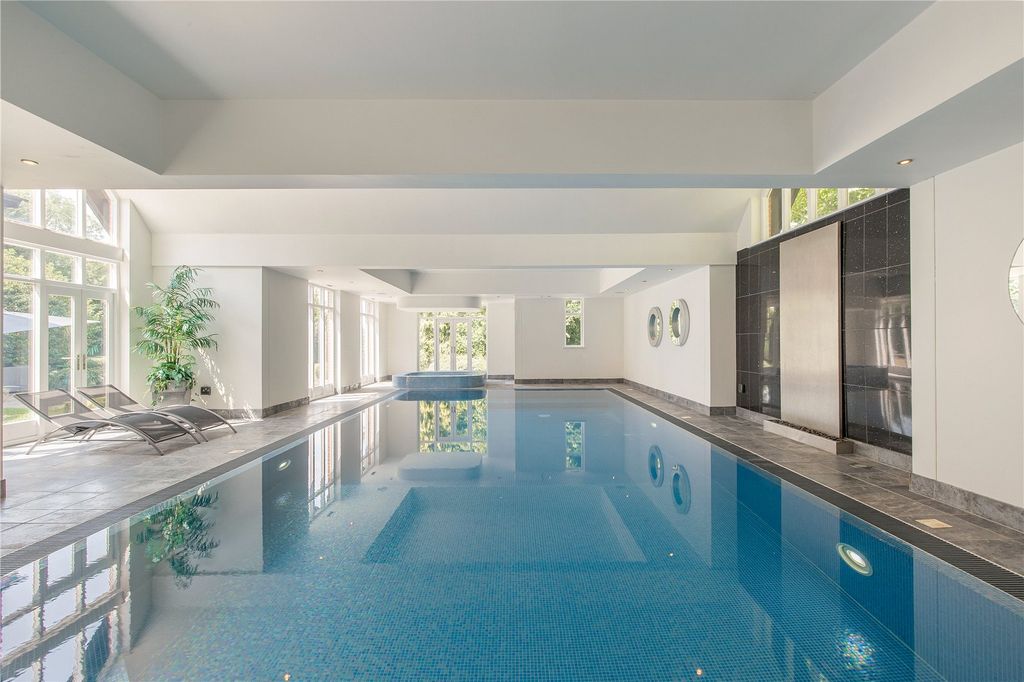 Property photo 3 of 20 Swimming Pool