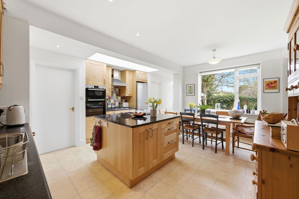 Property photo 2 of 37