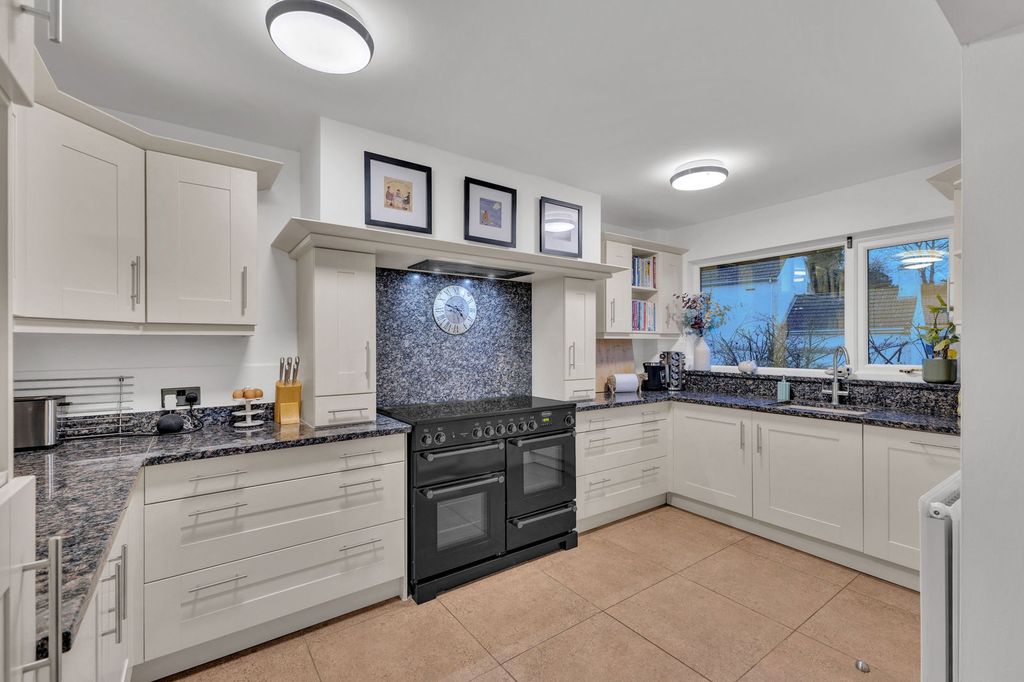 Property photo 3 of 47