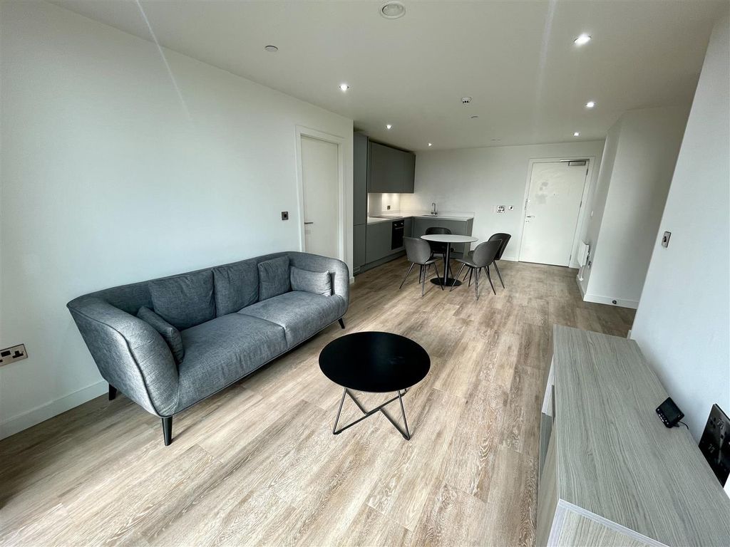 Property photo 3 of 16 Lounge.Jpg