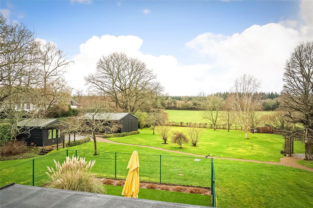 Property photo 3 of 35 House. Partnership