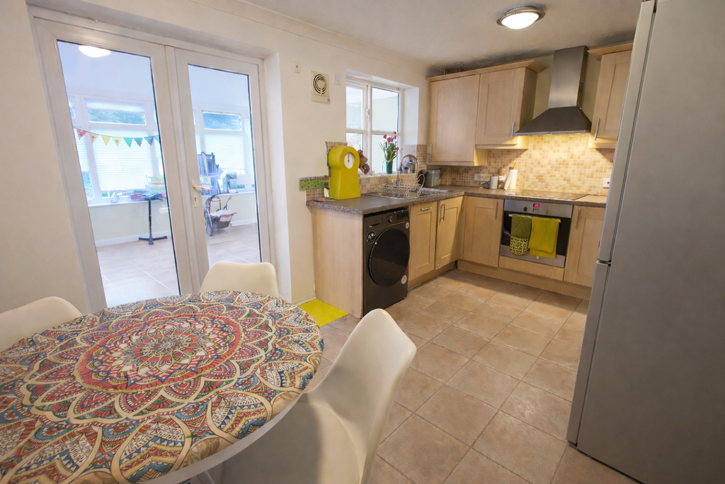 Property photo 3 of 23 Kitchen