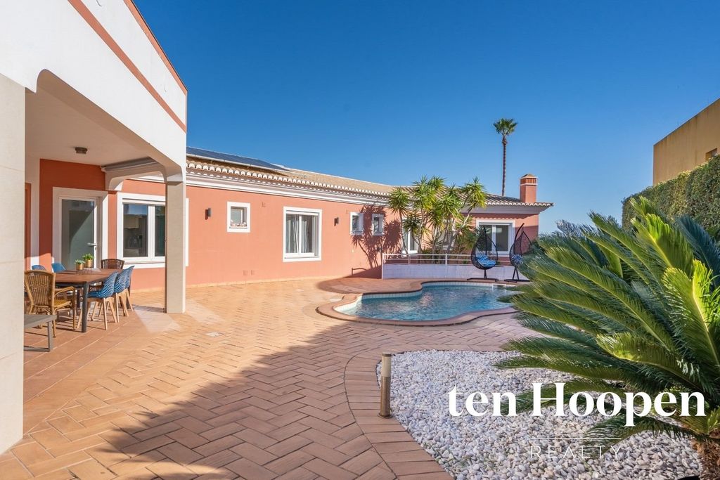 Property photo 1 of 34 3+1 Bedroom Villa - Cerro Das Mós - Lagos