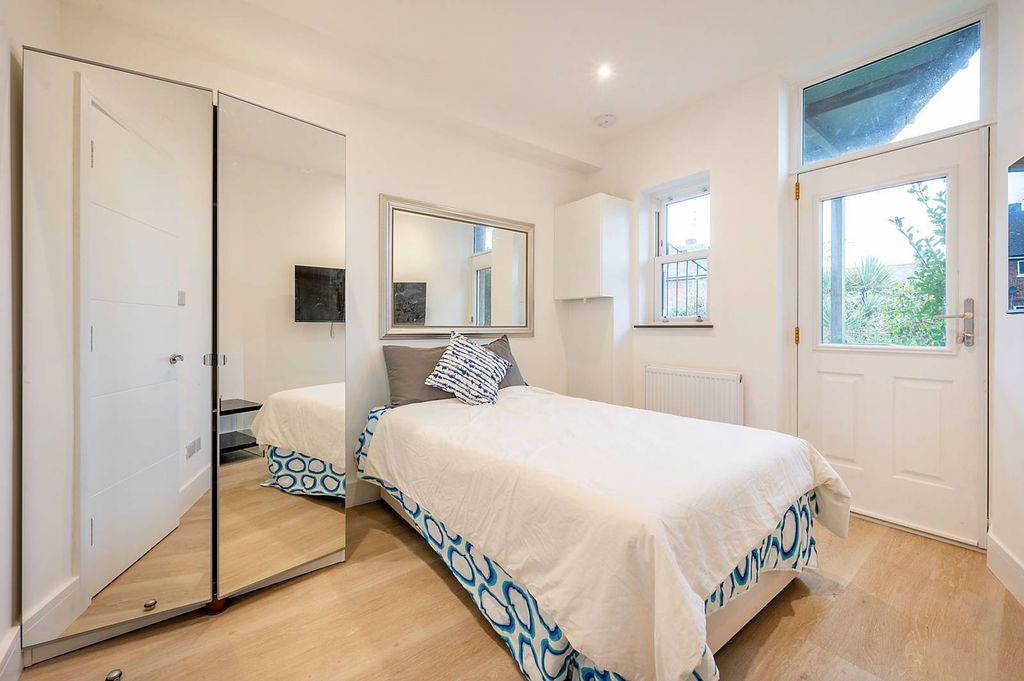 Property photo 2 of 5