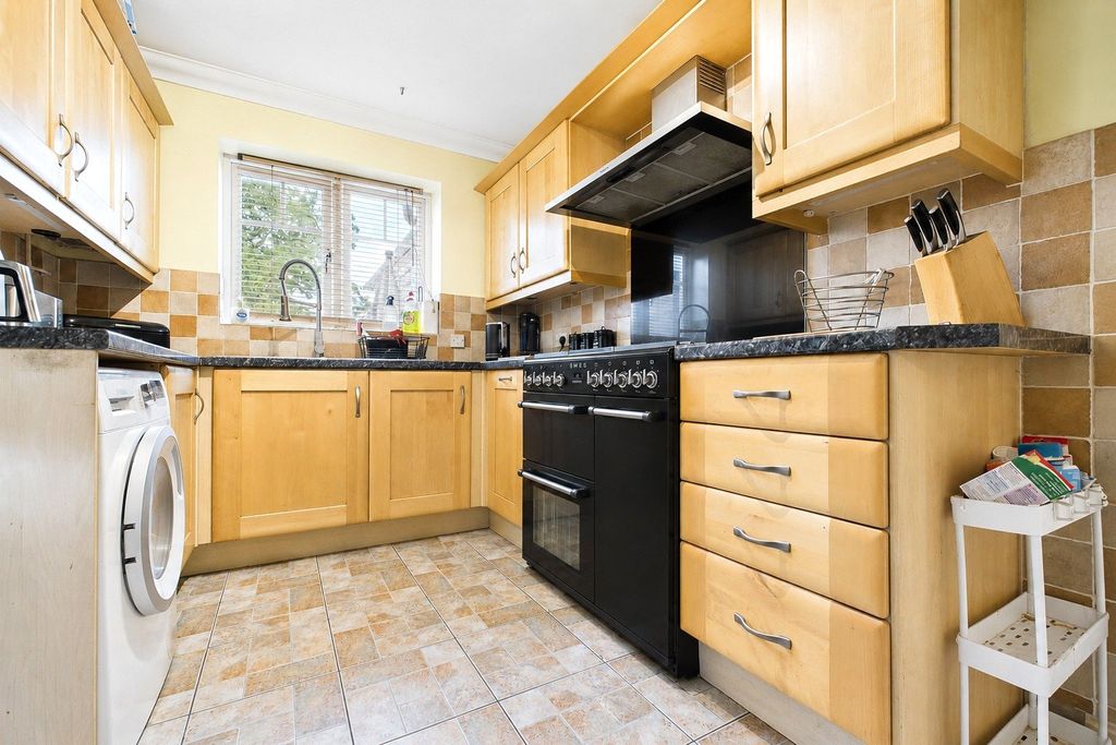Property photo 3 of 21 Kitchen