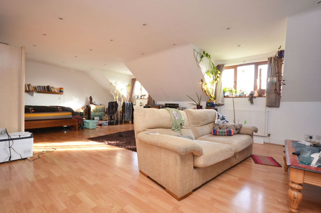 Property photo 3 of 27