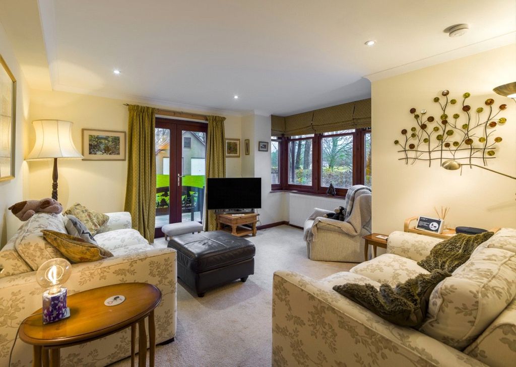 Property photo 2 of 15 Sitting Room