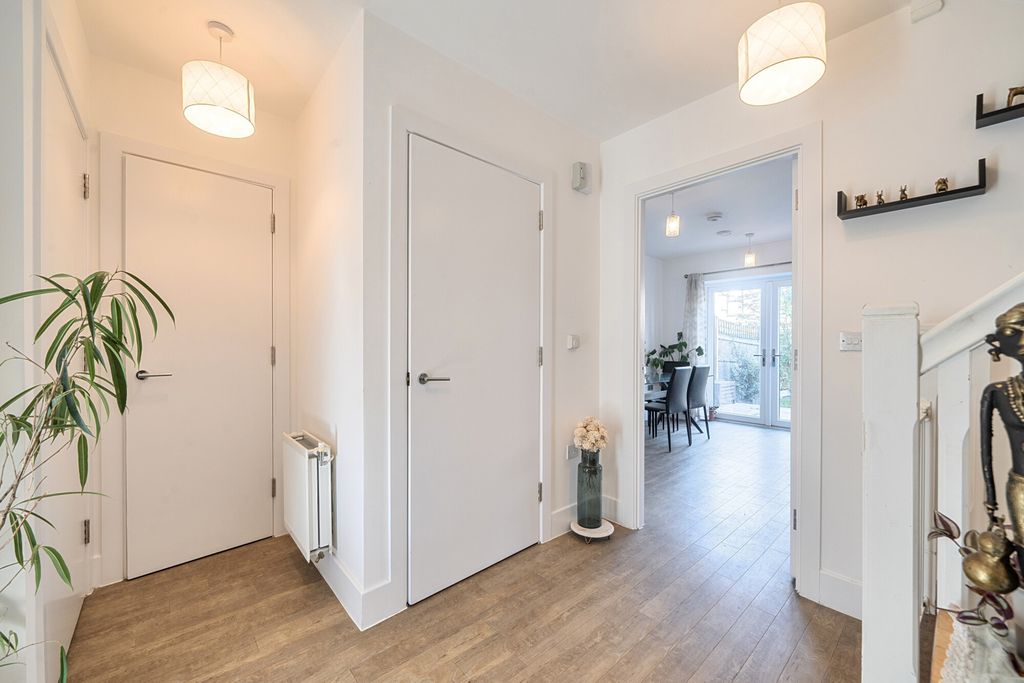 Property photo 2 of 23 1452371-6-69ee90B...