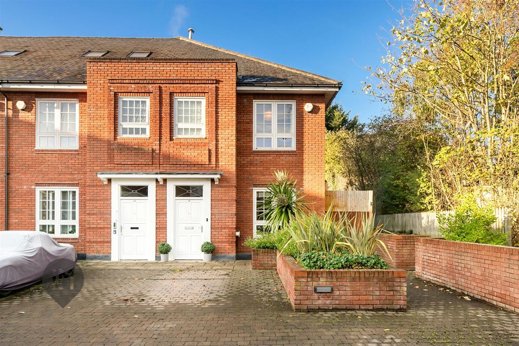 Property photo 1 of 8 External