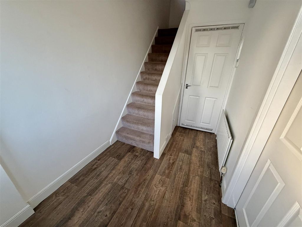 Property photo 2 of 14 Entrance Hallway