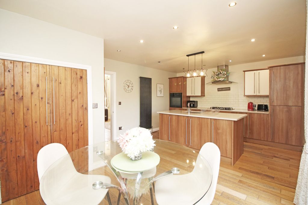 Property photo 3 of 27